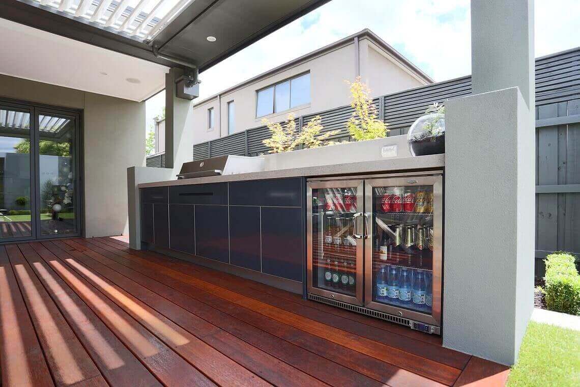 Average cost clearance of outdoor kitchen